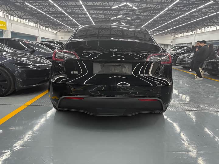 Фото 13 - Tesla Model Y