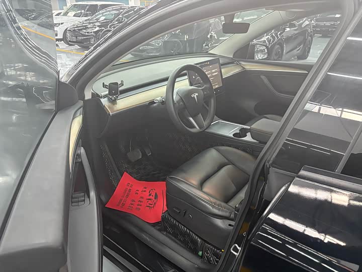 Фото 4 - Tesla Model Y