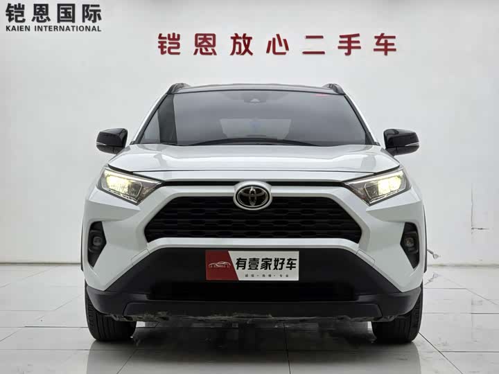 Фото 2 - Toyota RAV4
