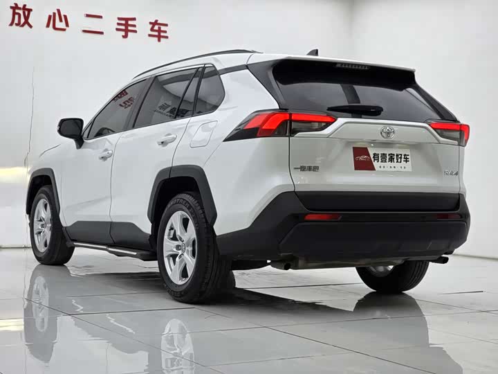 Фото 7 - Toyota RAV4