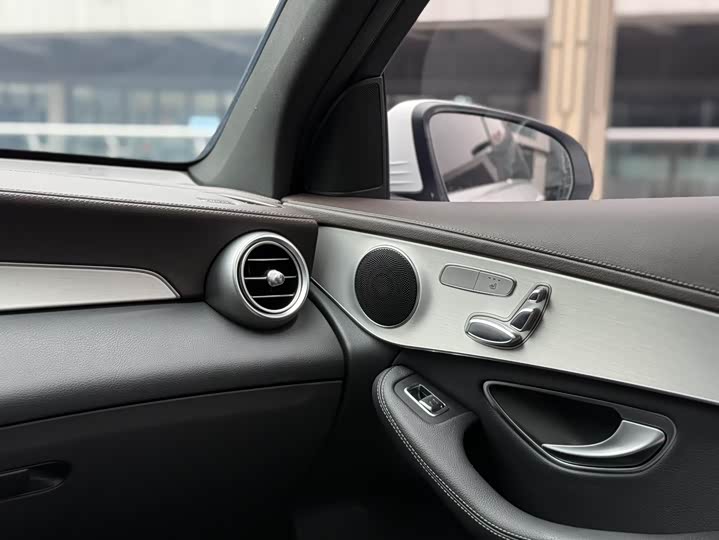 Фото 12 - Mercedes-Benz GLC-Class