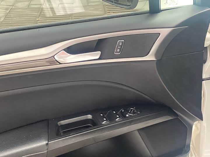 Фото 12 - Ford Mondeo