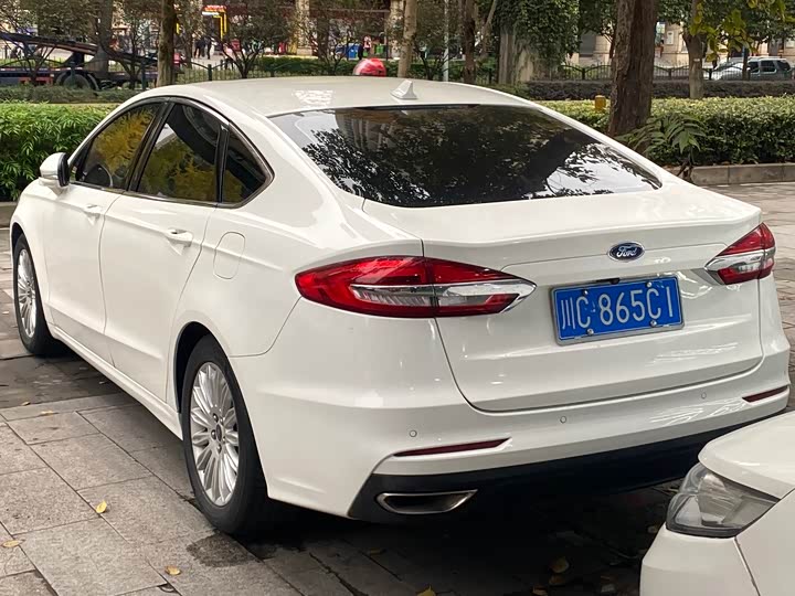 Фото 4 - Ford Mondeo