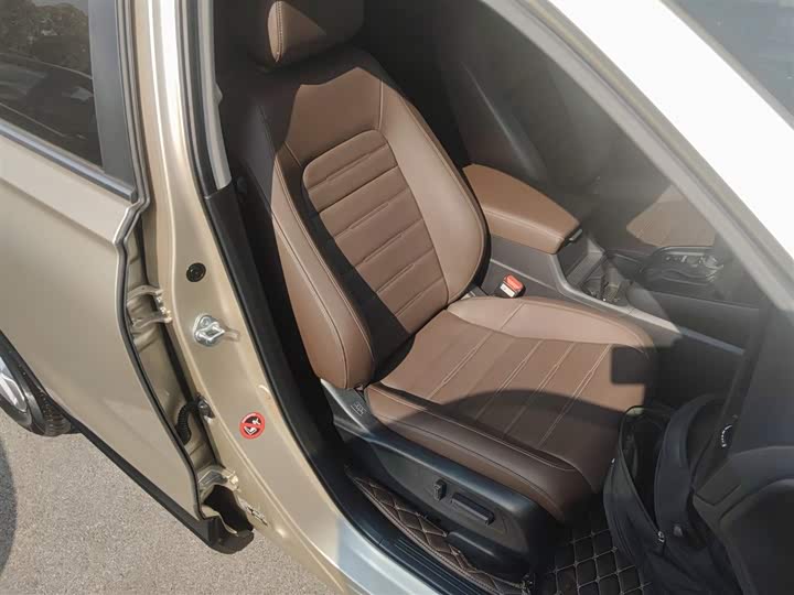 Фото 24 - Honda CR-V