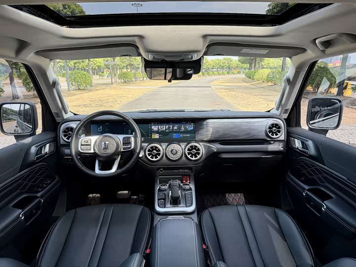 Фото 10 - Tank 300