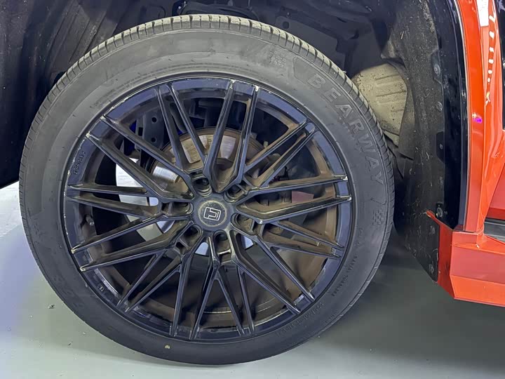 Фото 16 - Tank 300