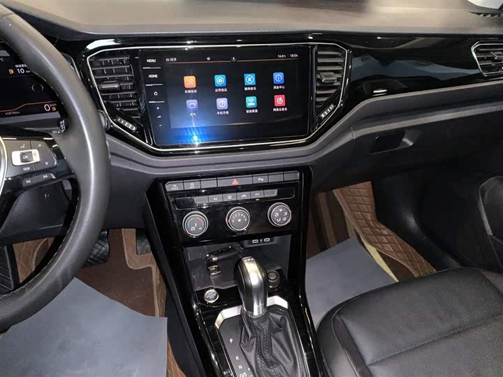 Фото 13 - Volkswagen T-Roc