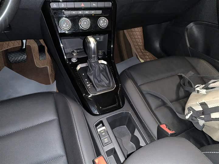 Фото 14 - Volkswagen T-Roc