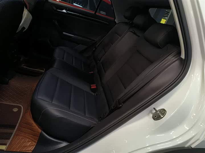 Фото 17 - Volkswagen T-Roc