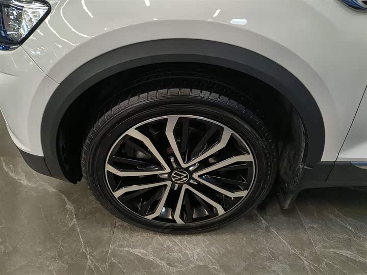 Фото 23 - Volkswagen T-Roc