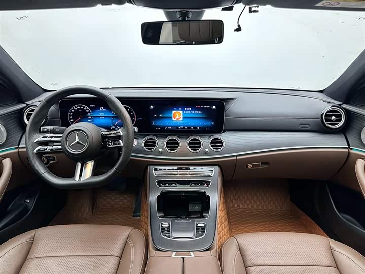 Фото 10 - Mercedes-Benz E-Class