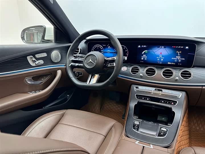 Фото 11 - Mercedes-Benz E-Class