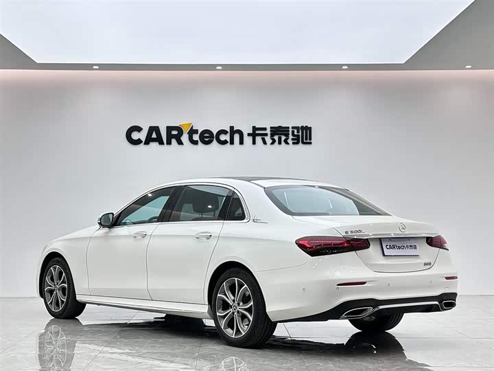 Фото 3 - Mercedes-Benz E-Class