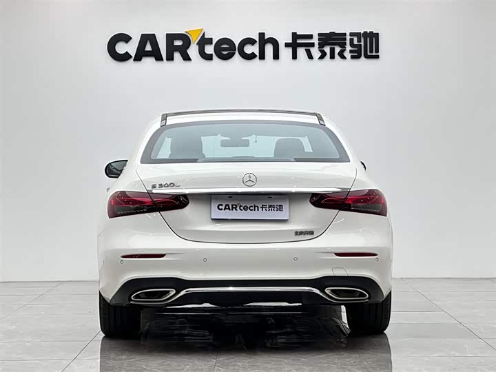 Фото 4 - Mercedes-Benz E-Class