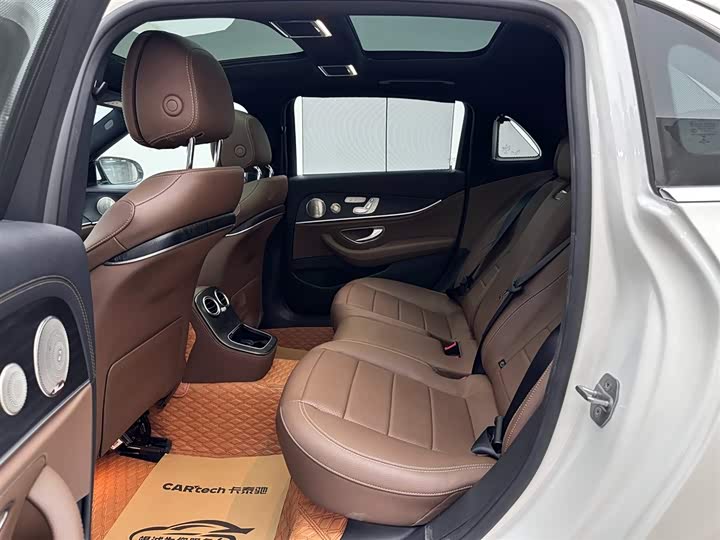 Фото 9 - Mercedes-Benz E-Class