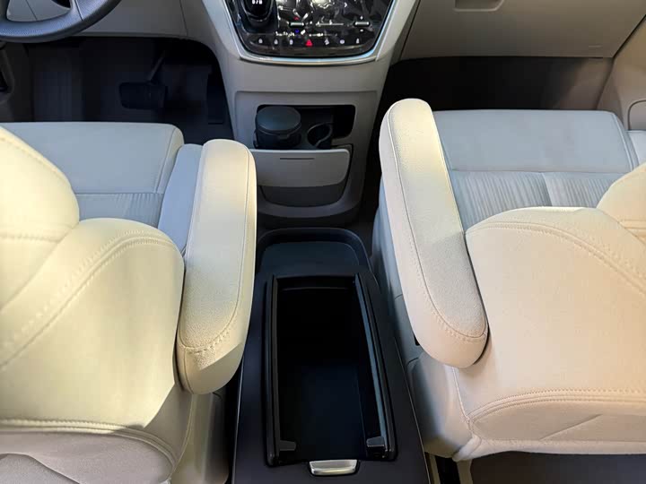 Фото 14 - Buick GL8 ES