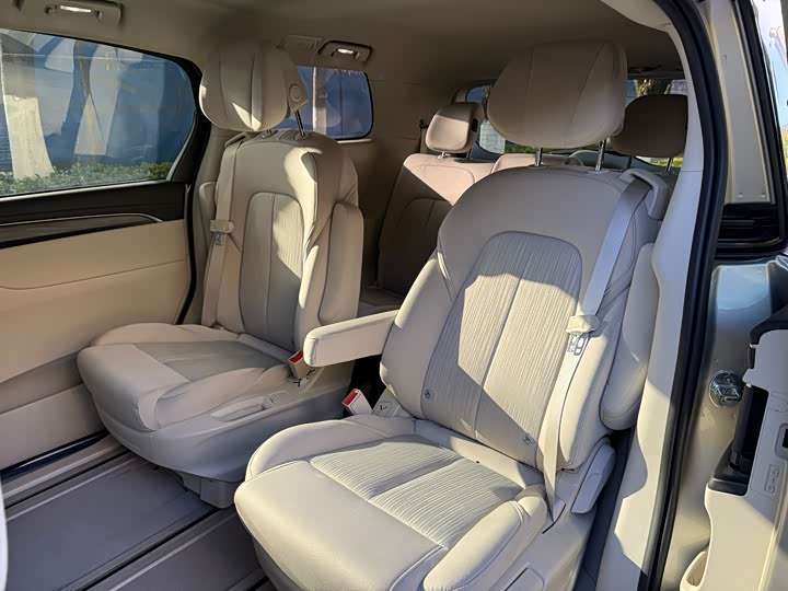 Фото 16 - Buick GL8 ES