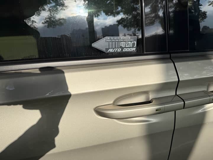 Фото 18 - Buick GL8 ES