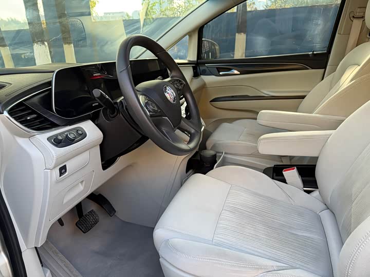 Фото 8 - Buick GL8 ES