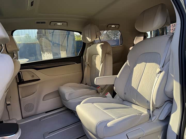 Фото 9 - Buick GL8 ES