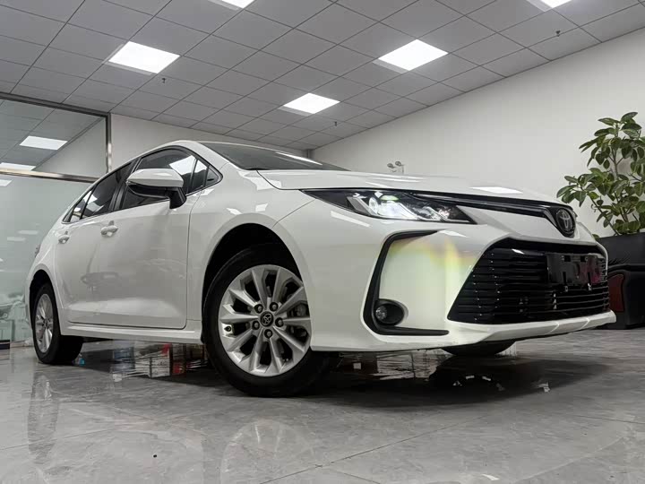 Фото 3 - Toyota Corolla