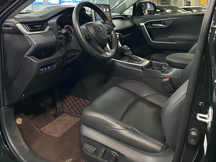 Фото 12 - Toyota Wildlander