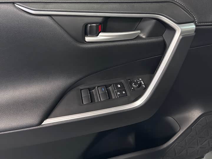 Фото 13 - Toyota Wildlander