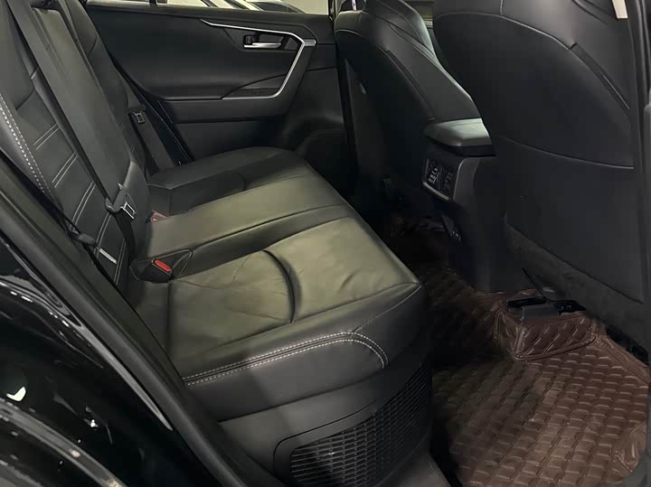 Фото 22 - Toyota Wildlander