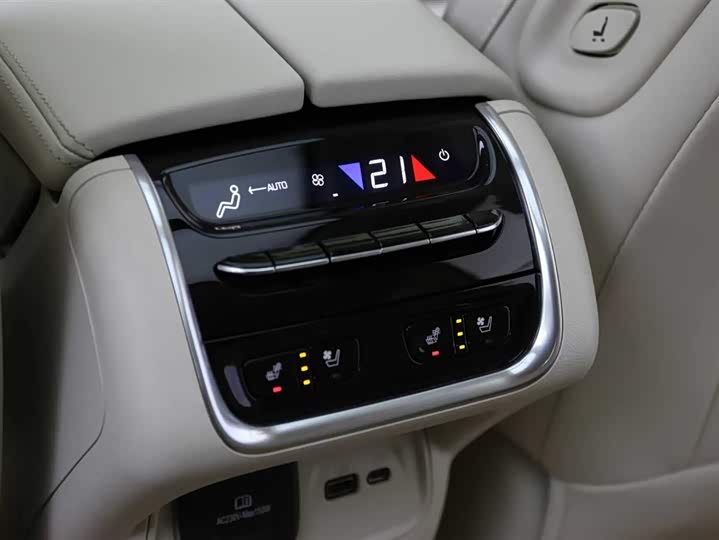 Фото 18 - Buick Enclave