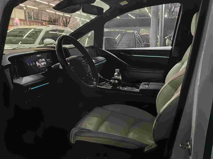 Фото 7 - GAC Trumpchi M8