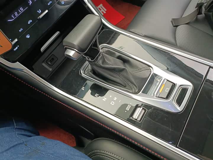 Фото 14 - Changan CS75