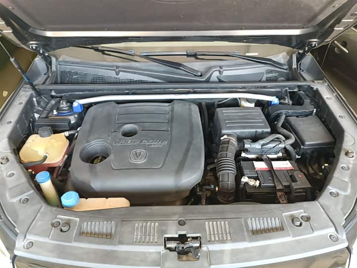 Фото 20 - Changan CS75