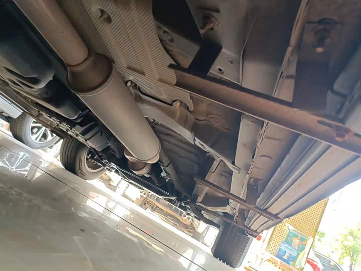 Фото 21 - Changan CS75