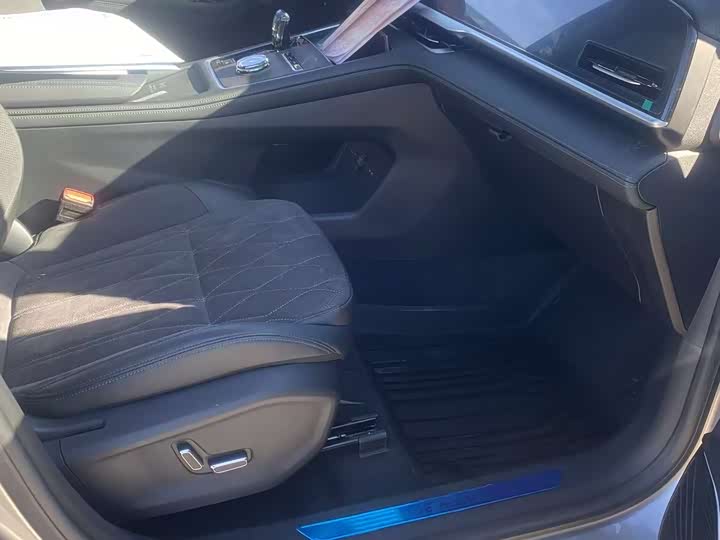 Фото 7 - Geely Monjaro