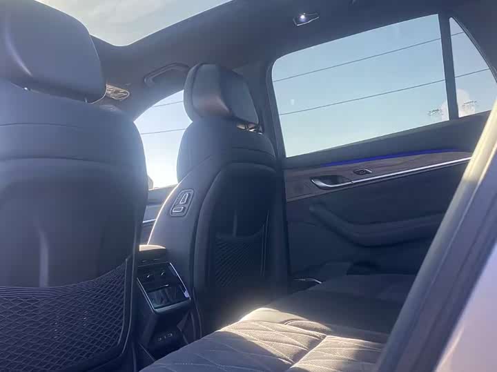 Фото 8 - Geely Monjaro