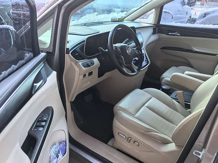 Фото 7 - Buick GL8 ES