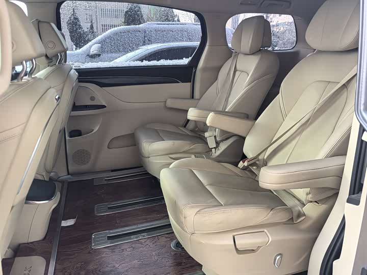 Фото 8 - Buick GL8 ES