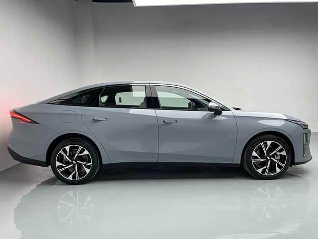 Фото 4 - Geely Galaxy L6