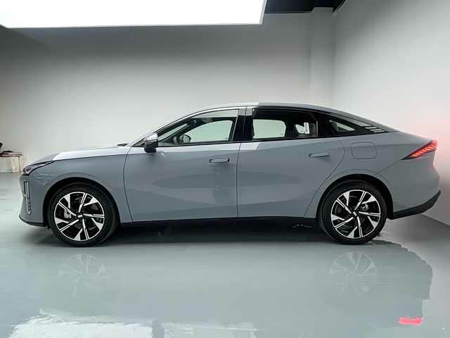 Фото 5 - Geely Galaxy L6