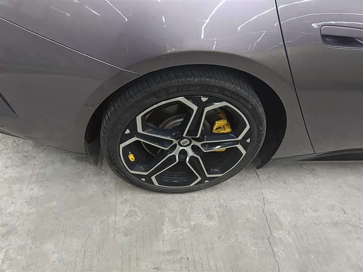 Фото 25 - Xiaomi SU7