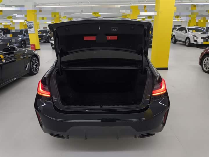 Фото 19 - BMW 3 Series