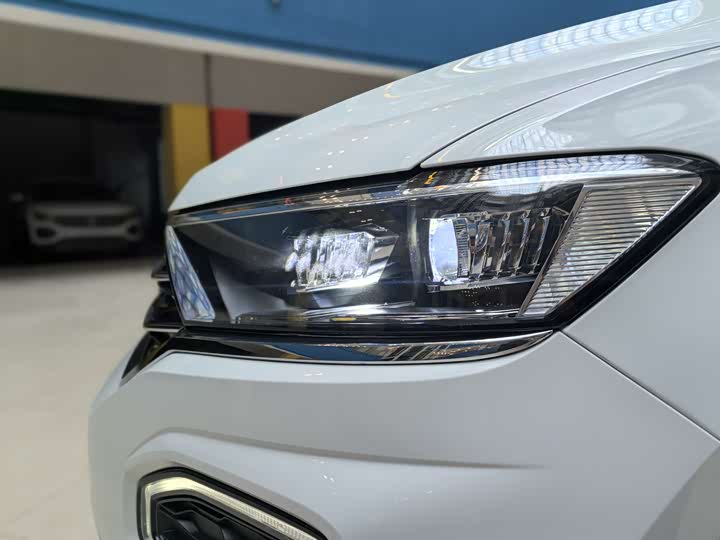 Фото 15 - Volkswagen T-Roc