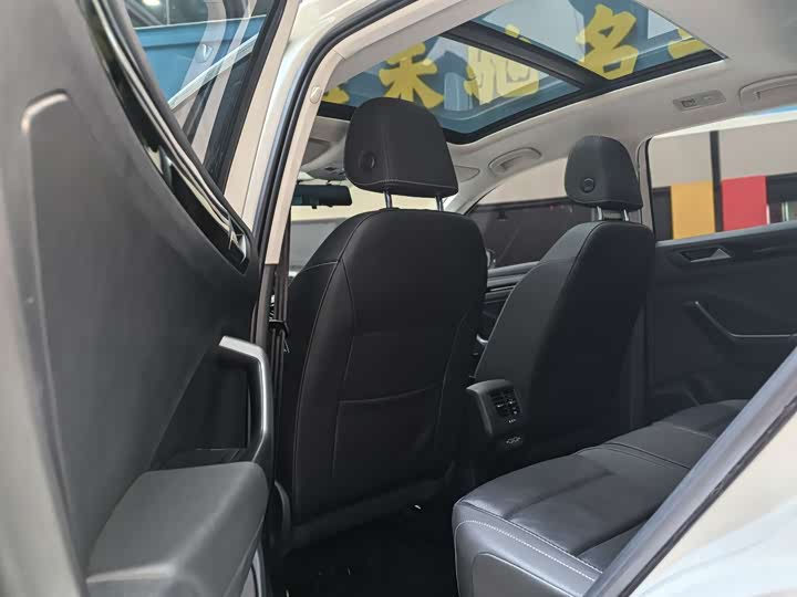 Фото 6 - Volkswagen T-Roc