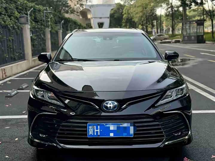 Фото 3 - Toyota Camry