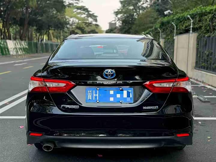 Фото 5 - Toyota Camry