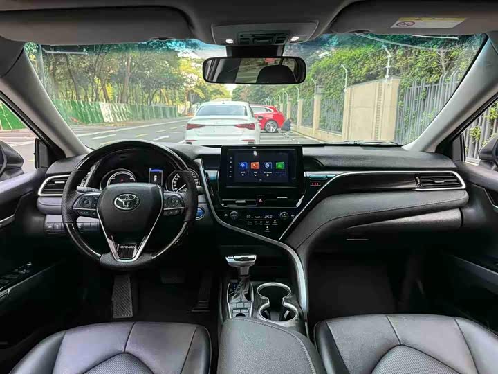 Фото 7 - Toyota Camry