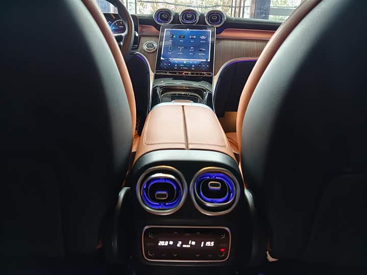 Фото 13 - Mercedes-Benz GLC-Class