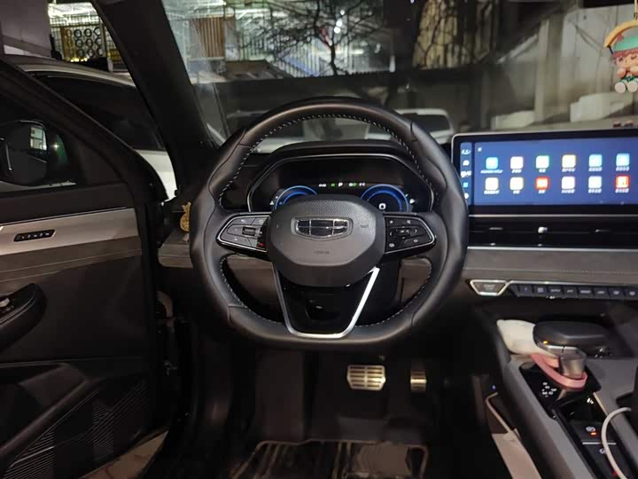 Фото 3 - Geely Preface