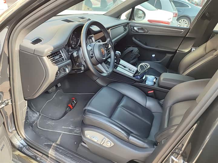 Фото 16 - Porsche Macan