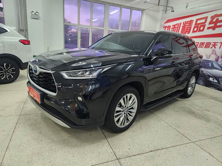 Фото 1 - Toyota Highlander